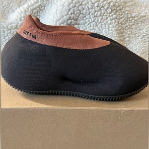 Yeezy Knit Runner Stone Carbon size 7